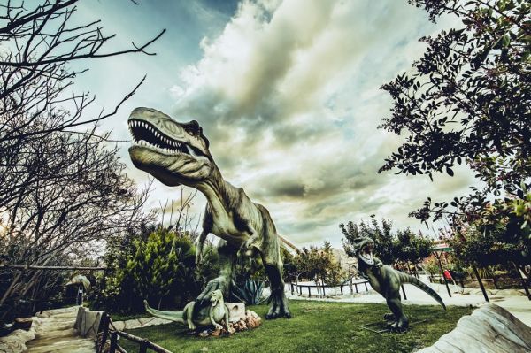 Το Dinosauria Park ζητά προσωπικό
