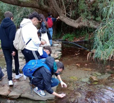 Πειράματα στο ποτάμι του Φόδελε από μαθητές