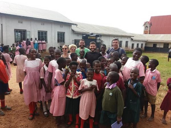 Κρητικοί παλεύουν να φτιαχτεί ένα σχολείο στην Ουγκάντα...