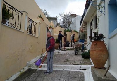 Καθαρίζουν το χωριό τους ενόψει του Πάσχα